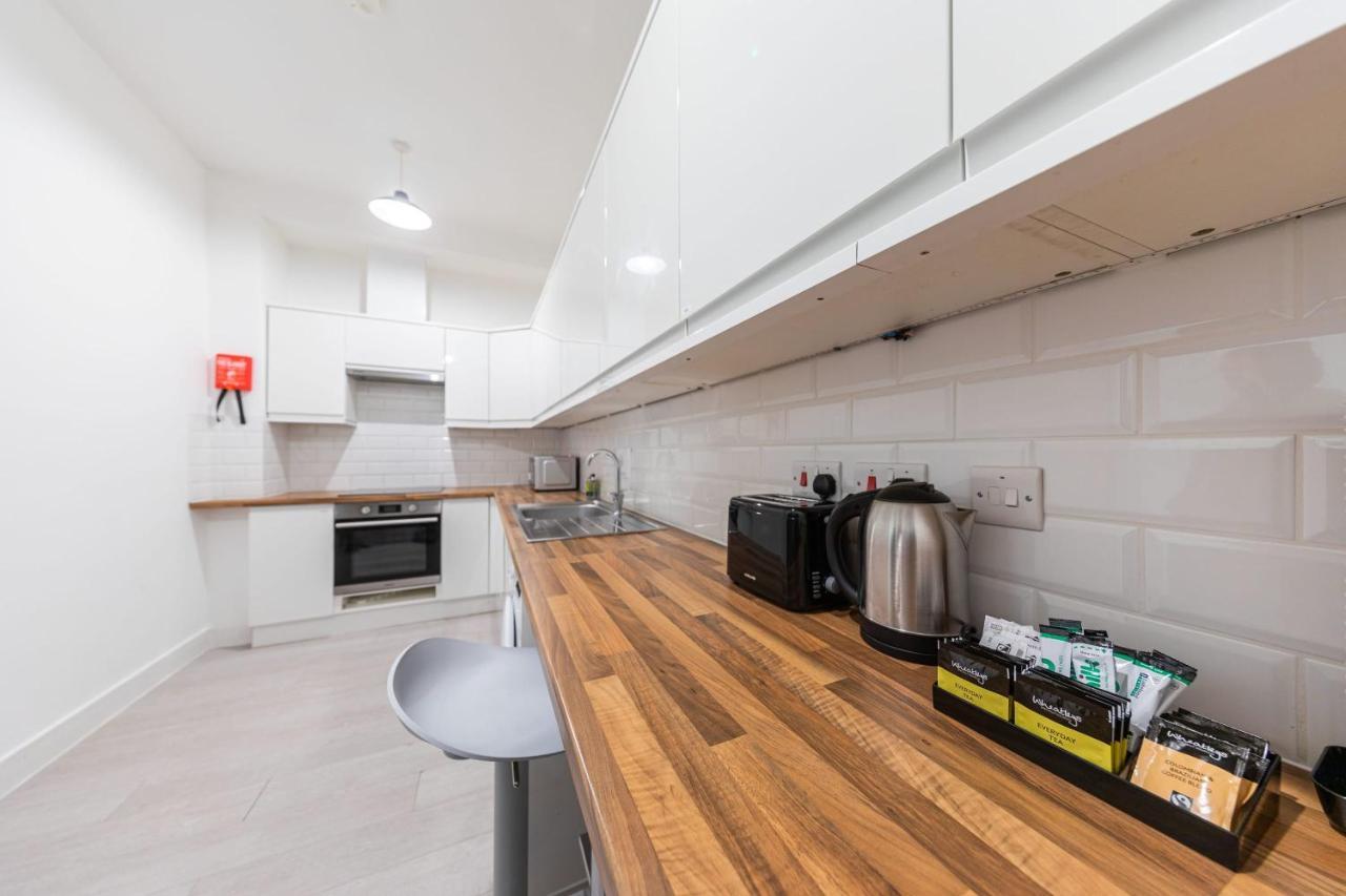 Functional Double With An Ensuite Toilet And Shower Near Tube And Bus Stations London Kültér fotó